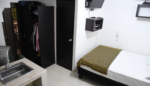 Basic Single Room, 1 Double Bed, Kitchenette