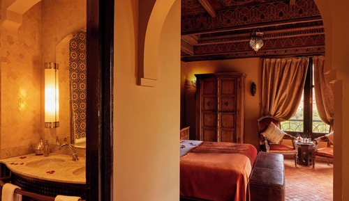 Deluxe Room (02)