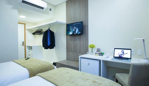 Luxo Superior Twin - 2 Camas Solteiro e 1 Sofá Cama