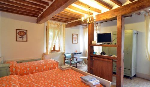 Deluxe Room (2 Adults + 1 Child)