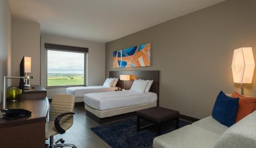 Twin Room with Roll-in Shower - Disability Access