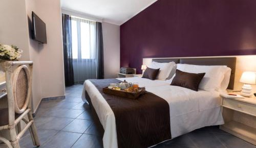 Double or Twin Room with Partial Sea View