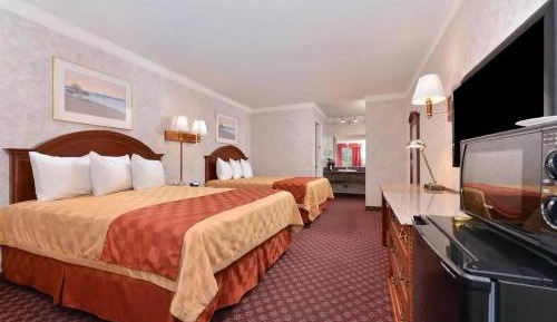 Queen Room with Two Queen Beds - Non-Smoking