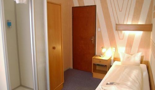 Single Room with Shared Toilet
