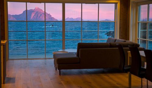 Superior Large Corner Apartment