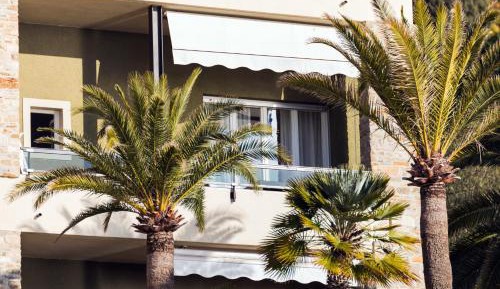 One-Bedroom Apartment with Sea View