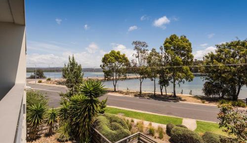 Three-Bedroom Townhouse - Lake View