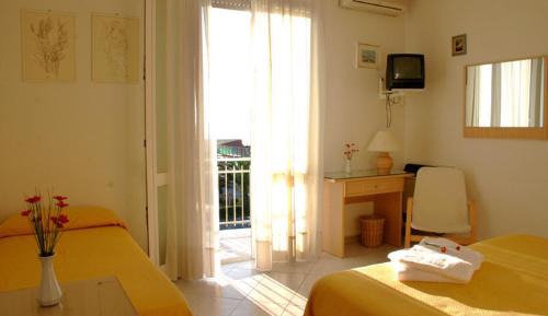 Family Room (2 Adults + 2 Children)