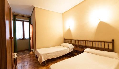 Twin Room with Shared Bathroom