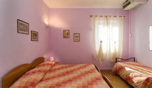 Economy Triple Room with Shared Bathroom