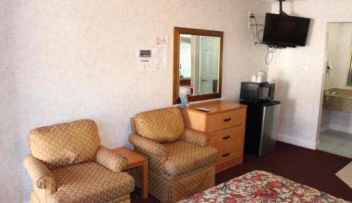 Deluxe King Room - Non-Smoking
