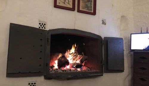 Cave with hot tub two bedrooms