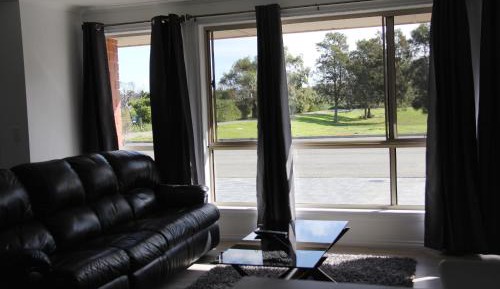 Deluxe Queen Suite