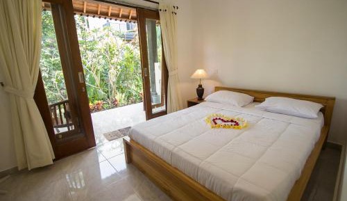 Deluxe Room (2 Adults + 1 Child)