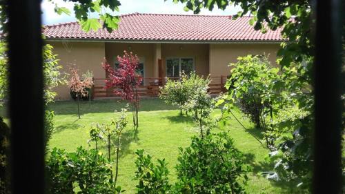 Twin Bed Apartment with Terrace and Garden View