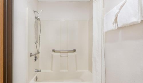 Queen Room - Disability Access - Non-Smoking