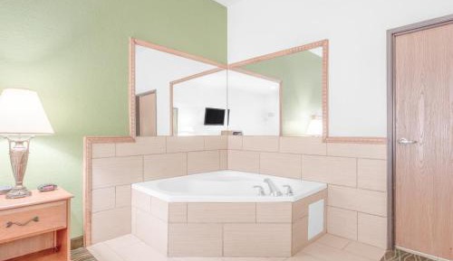 King Room with Jacuzzi -  Non-Smoking