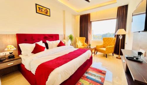 Deluxe Double Room (2 Adults + 1 Child)