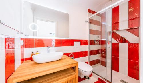 Deluxe One-Bedroom Apartment with Ocean View