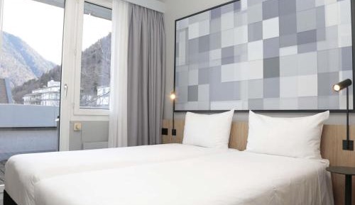 Standard Room with Two Single Beds and Balcony
