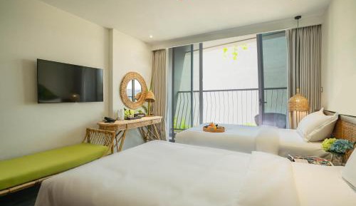 Deluxe Double or Twin Room with City View