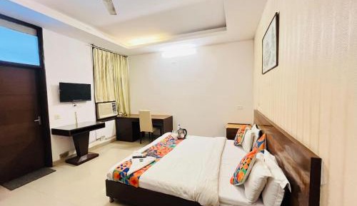 Deluxe Double Room (2 Adults + 1 Child)