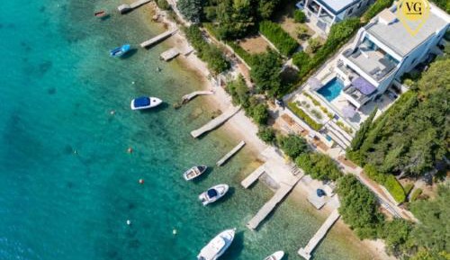 Villa - Beach Front