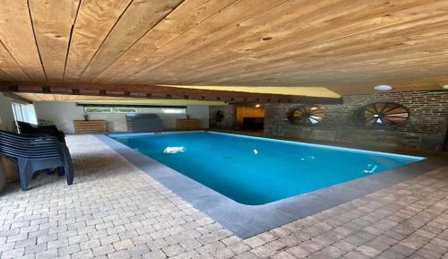 Eleven-Bedroom Holiday home