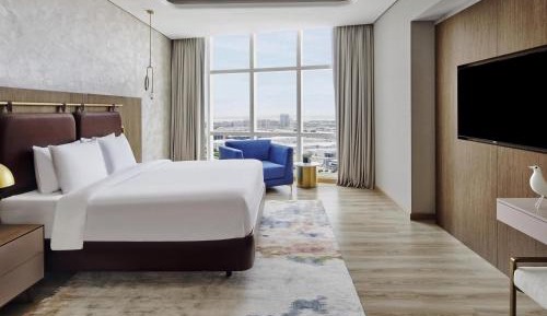 Premium King Suite with City View (Free Shuttle to the Beach, Mall & Metro Station)