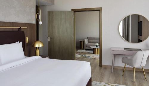 Superior King Suite with City View (Free Shuttle to the Beach, Mall & Metro Station)