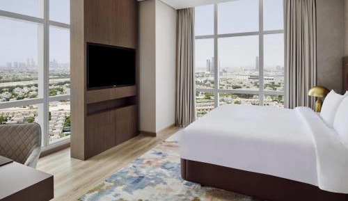 Deluxe King Suite with Panoramic City View (Free Shuttle to the Beach, Mall & Metro Station)