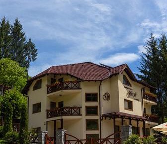Standard Twin Room with Mountain View