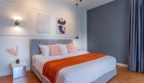 Four-Bedroom Apartment with Balcony 