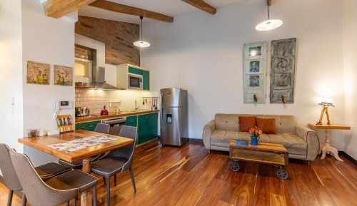 Apartment with Mountain View