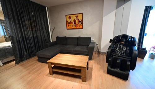 King Studio with Sofa Bed