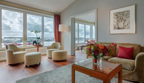 Standard Queen Room with City View