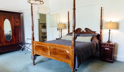 Queen Room with Garden View