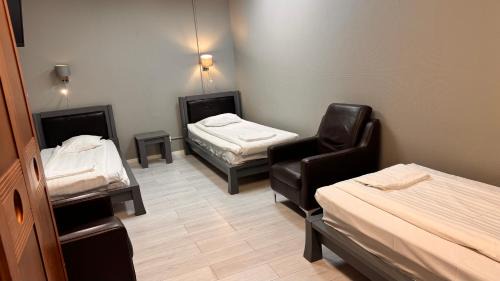 Triple Room with Shared Bathroom without Window