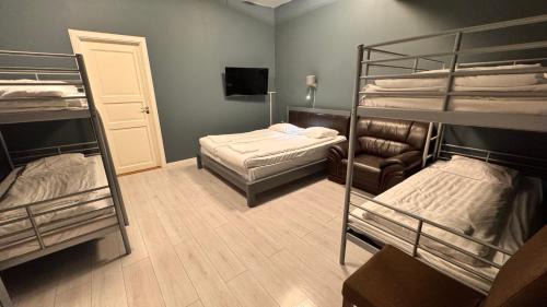 Family Room with Shared Bathroom - Annex