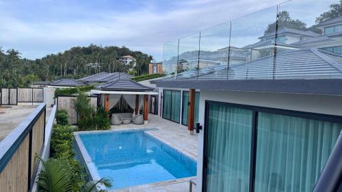 Villa with Garden View