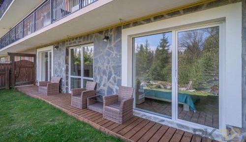 Deluxe Two-Bedroom Apartment with Garden View
