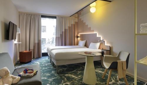 Standard room with 2 twin beds and 1 sofa bed