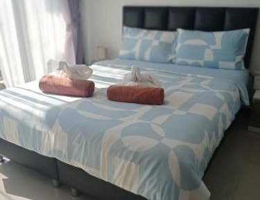 One-Bedroom Loft Apartment with One Queen Bed