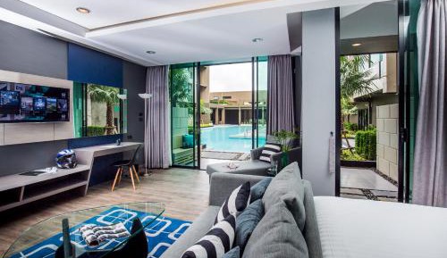 Grand Deluxe - Pool Access