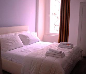 Deluxe One-Bedroom Apartment