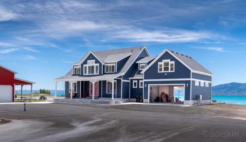 Six-Bedroom Holiday Home