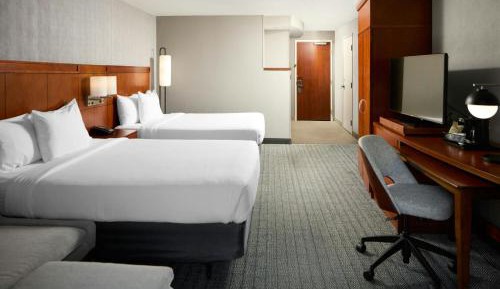 Deluxe Queen Room with Two Queen Beds