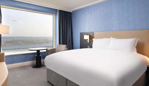 Luxury Queen Room with - Lounge Access