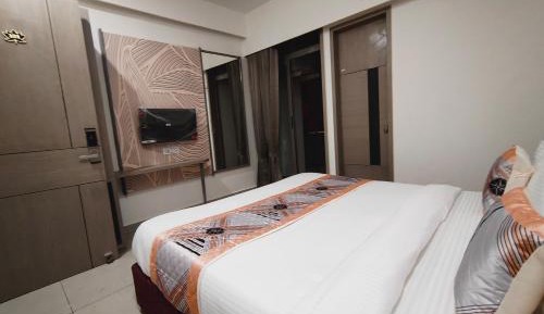 Deluxe Double Room (2 Adults + 1 Child)