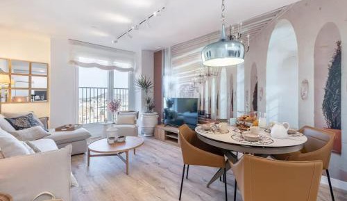 Three-Bedroom Deluxe Apartment